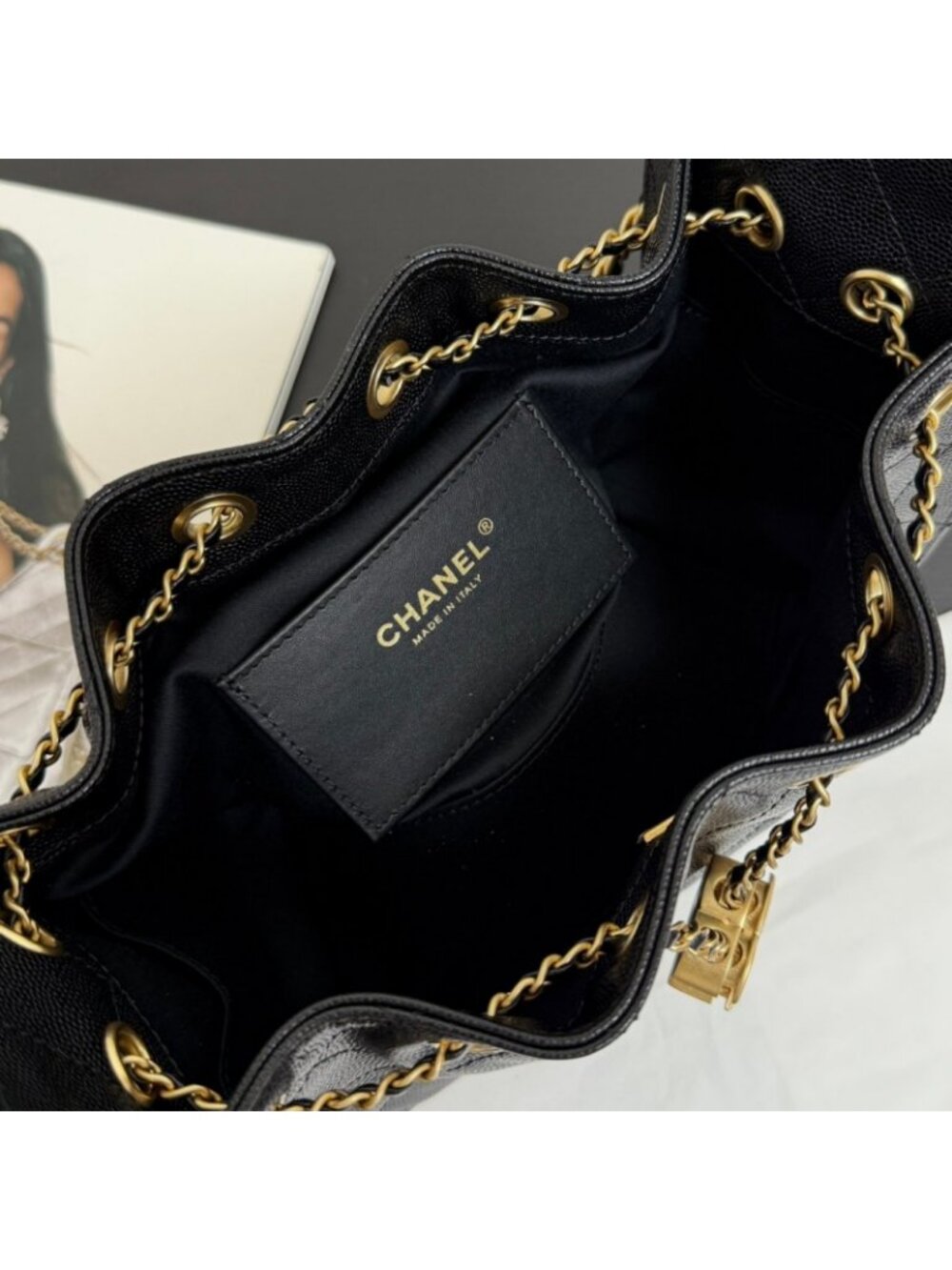 Chanel calfskin leather, black waxed leather, with chain shoulder strap, 26C Min - Picture 9 of 9